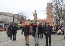 La talla de San Blas en la procesión de Santa Marta de Tormes.