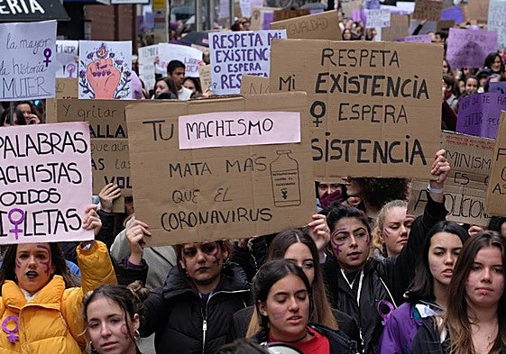 Pancartas en la manifestación del Día de la Mujer.