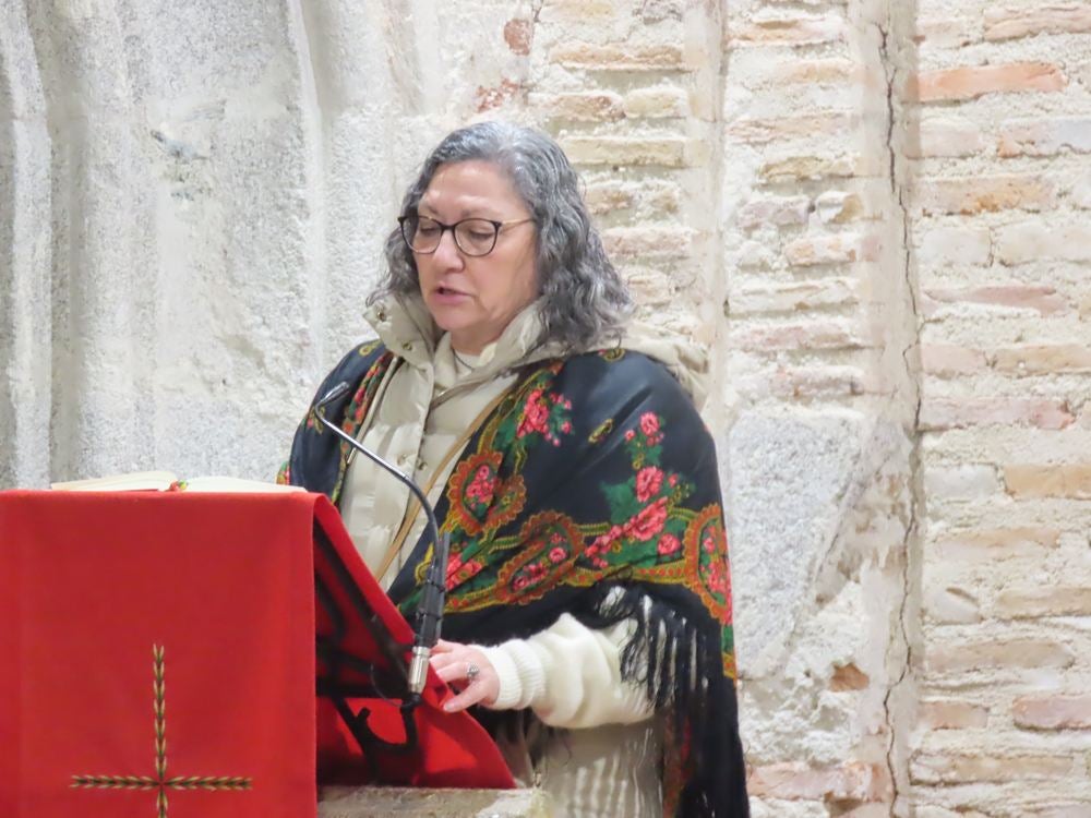 Las mujeres de Aldeaseca de la Frontera se ponen elegantes para Santa Águeda