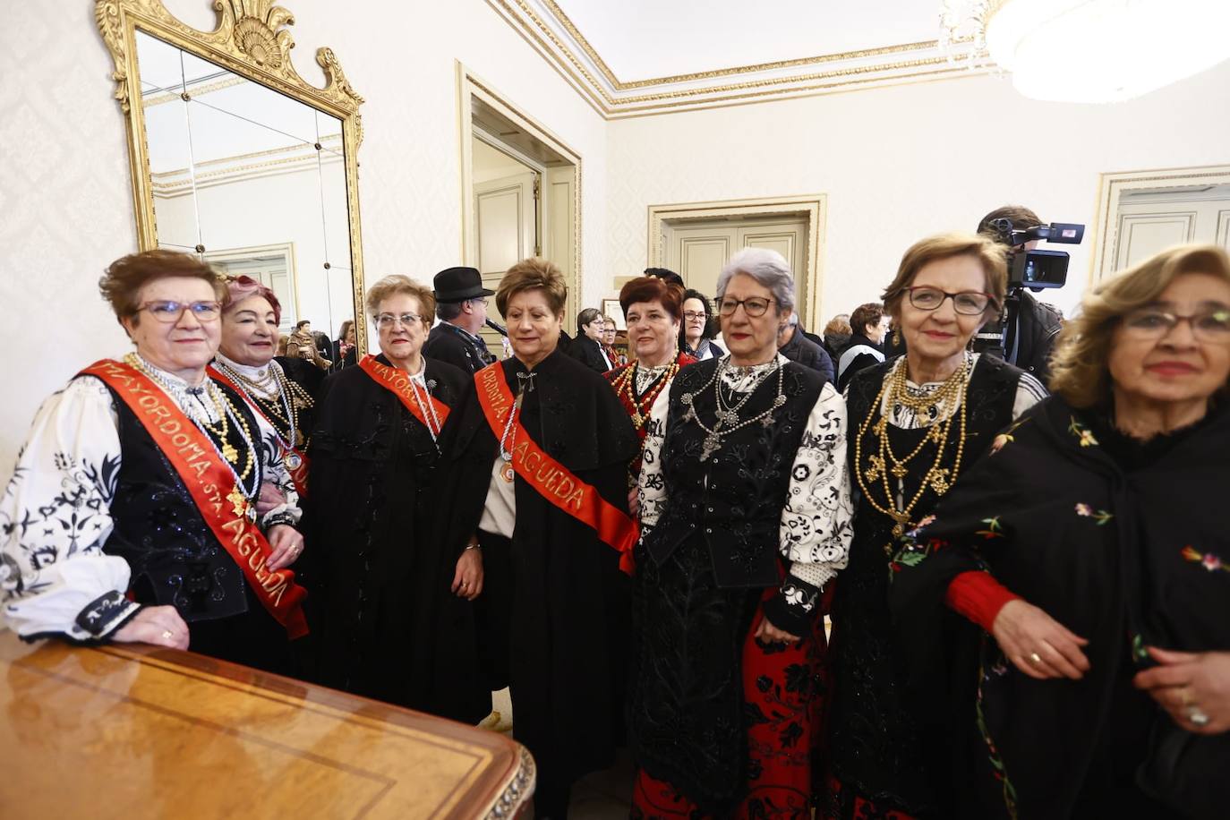 Las Águedas no fallan a la tradición e impregnan de alegría Salamanca en su día a ritmo de folclore