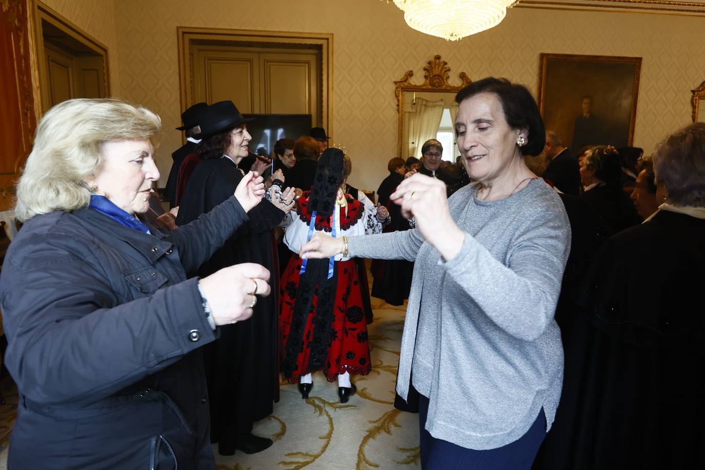 Las Águedas no fallan a la tradición e impregnan de alegría Salamanca en su día a ritmo de folclore