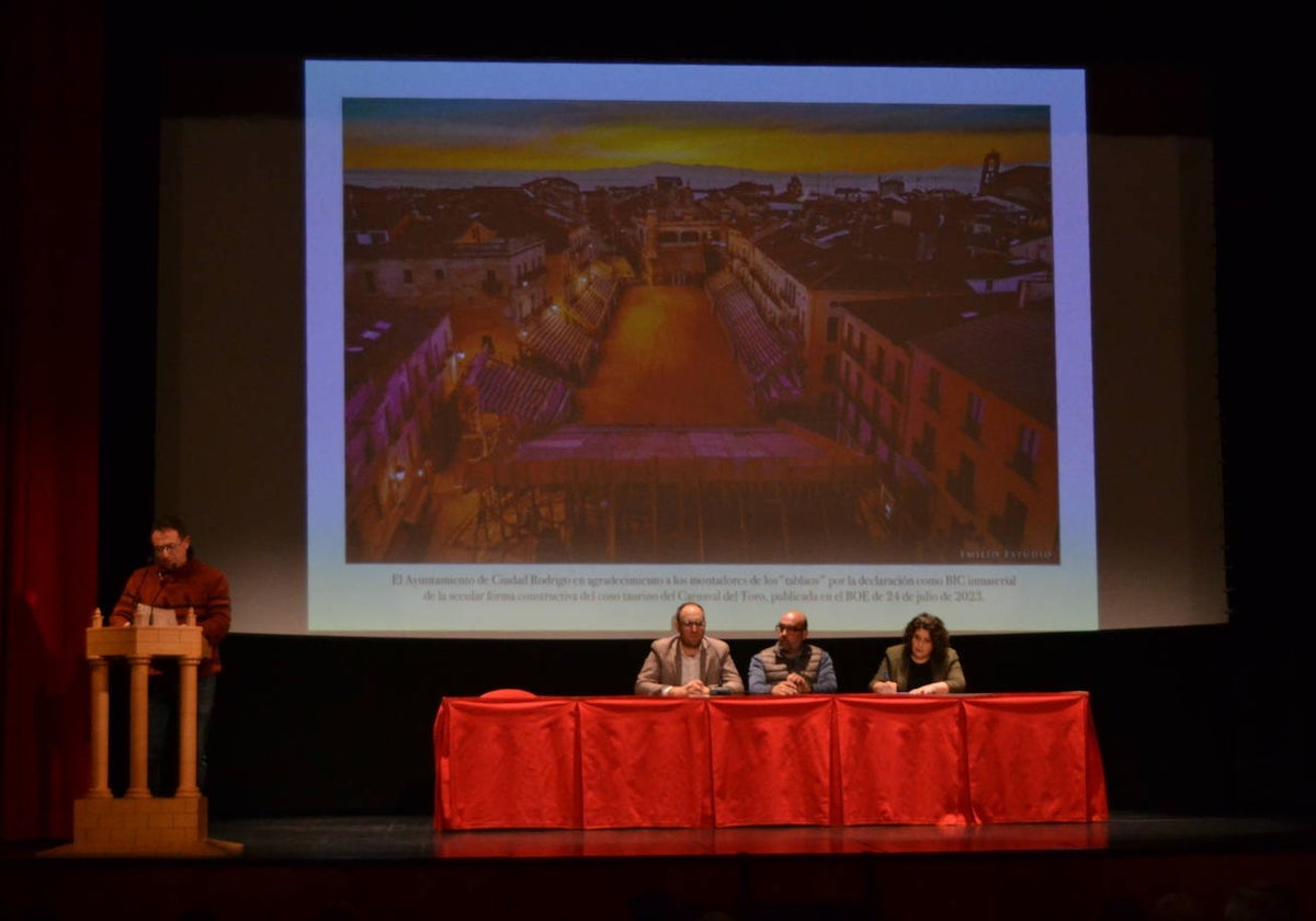 Momento de la lectura de los constructores y sus tablaos correspondientes