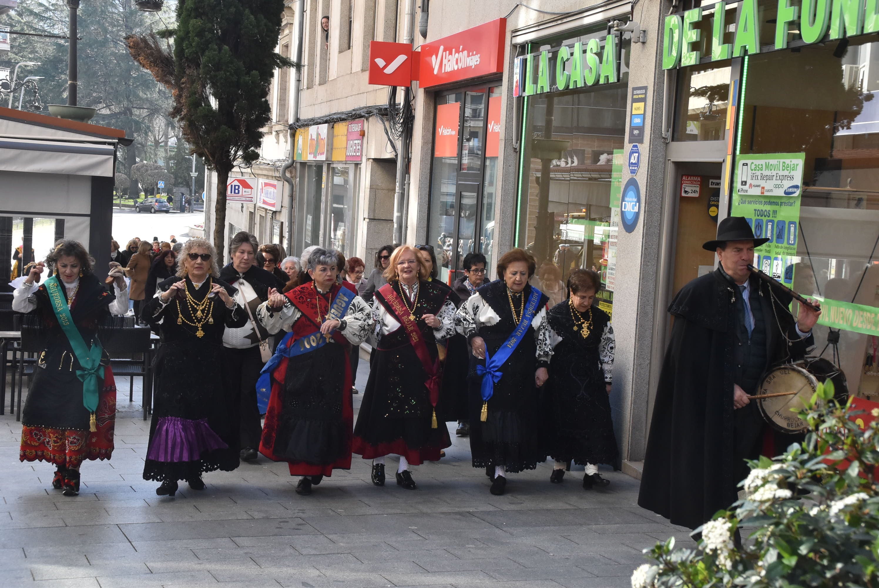 Las águedas de Béjar reclaman talleres textiles para engalanar la ciudad