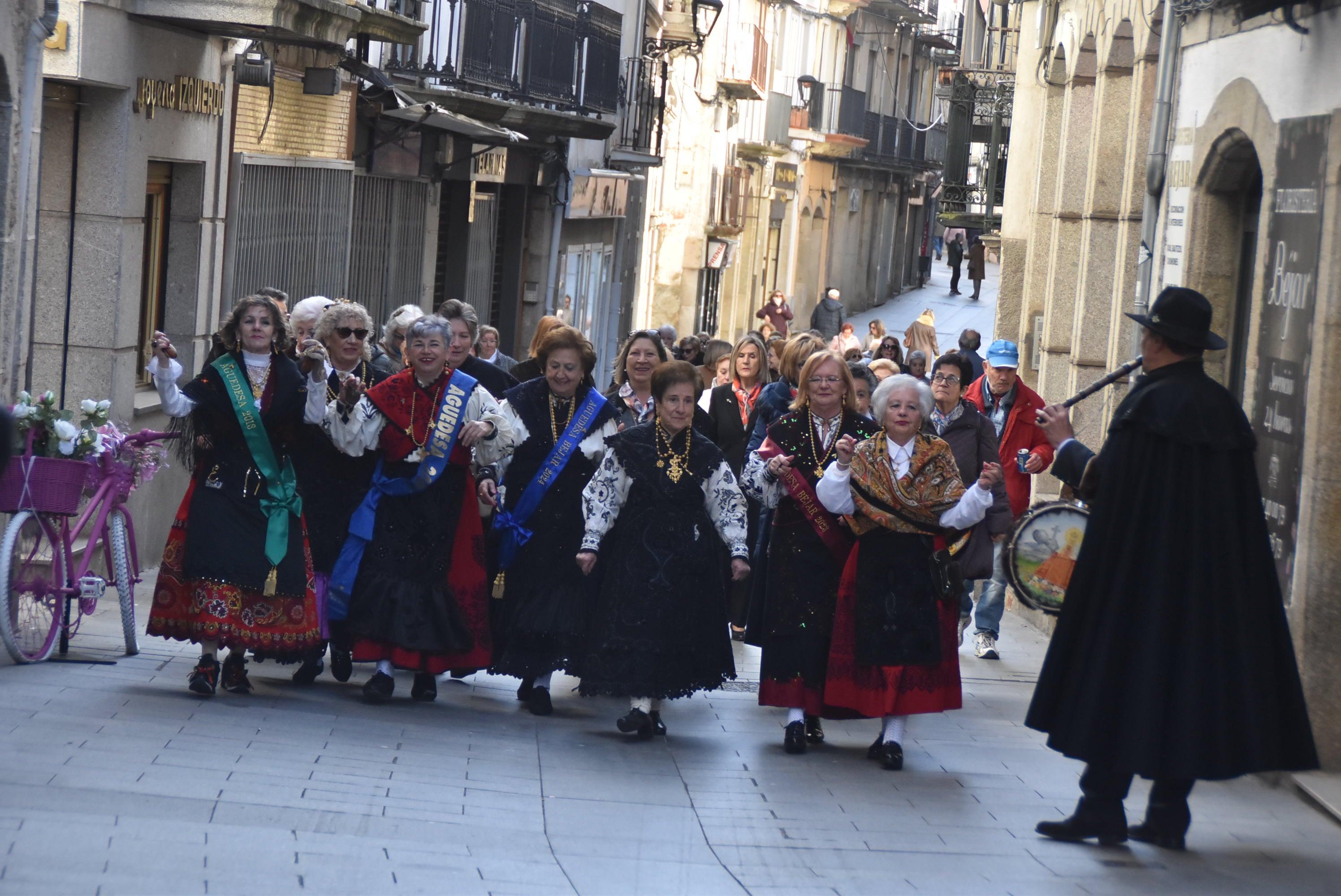 Las águedas de Béjar reclaman talleres textiles para engalanar la ciudad