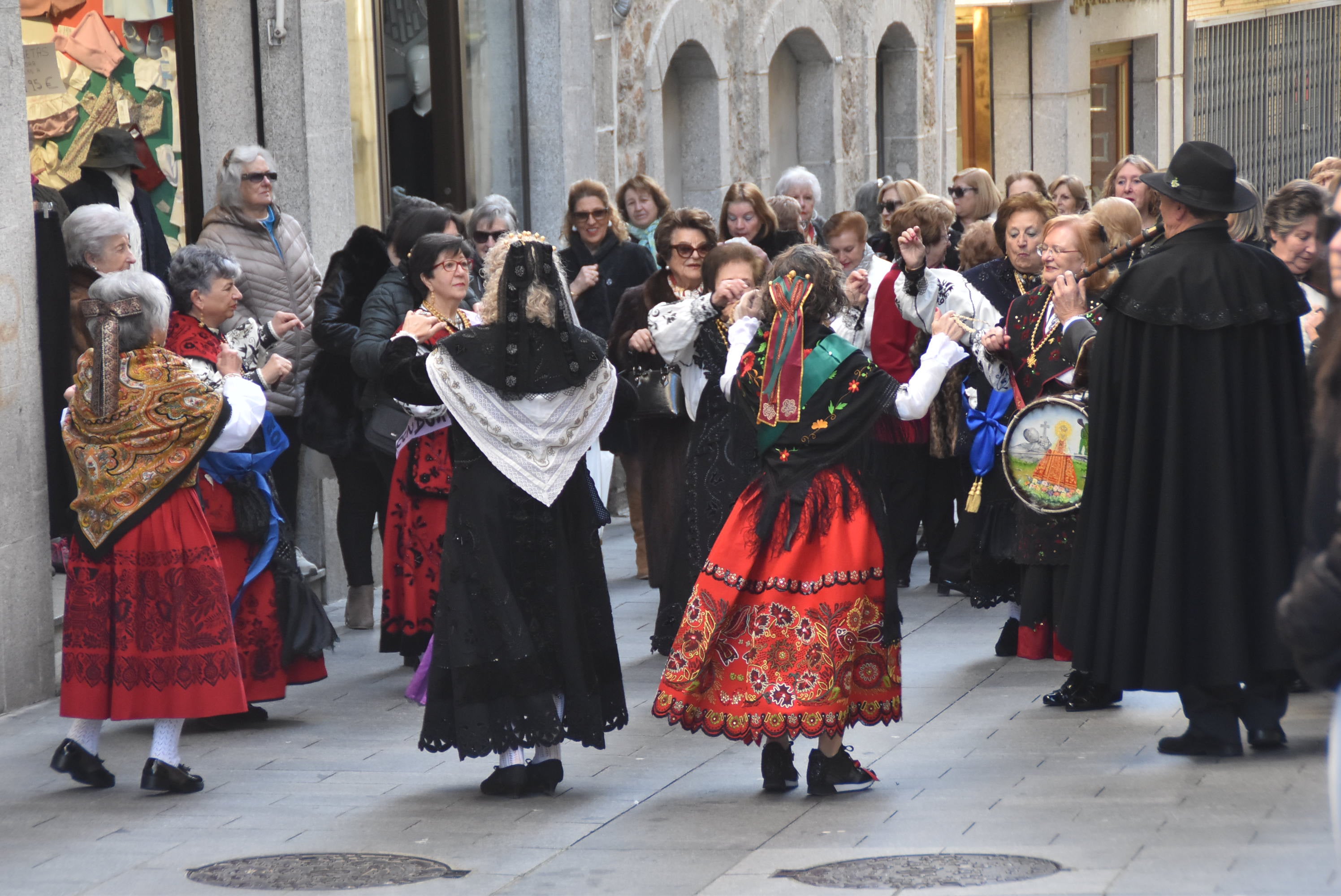 Las águedas de Béjar reclaman talleres textiles para engalanar la ciudad