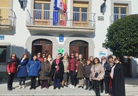 Las mujeres de Santibáñez, tras la entrega del bastón de mando a Ricarda Antona