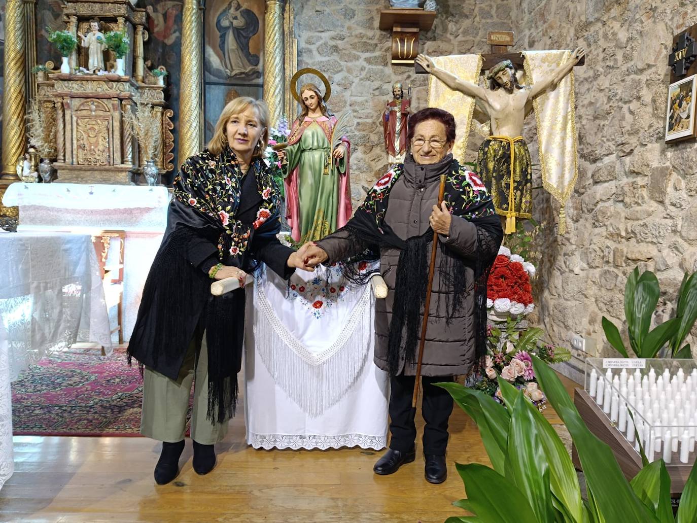 Las mujeres de Santibáñez de la Sierra honran a Santa Águeda