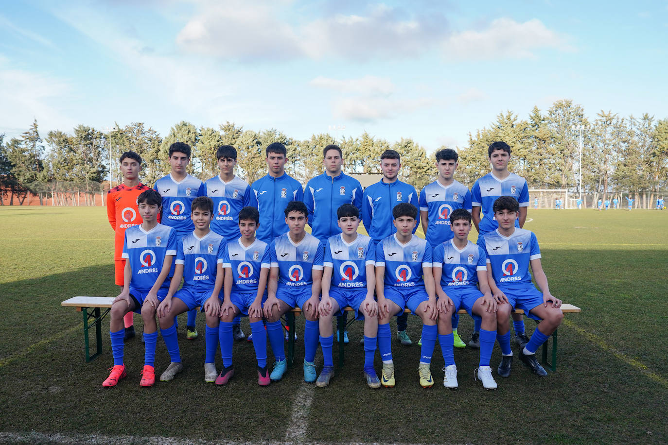 Arriba (de izquierda a derecha): Polo, Adrián, Iván, Adri (delegado), Alejandro (entrenador), Manu, Marcos y Álvaro. Abajo (de izquierda a derecha): Pablo, Juanjo, Aarón, Arkaitz, López, Carlos, Alejandro y Cifu.