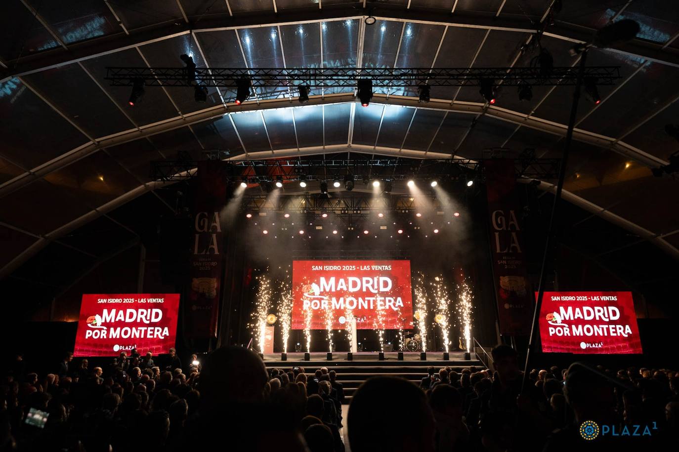 Salmantinos en la pasarela de estrellas de la gala de San Isidro 2025 en la primera plaza del mundo