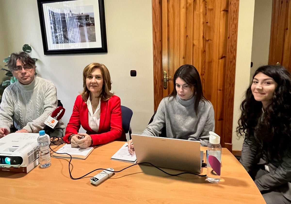 Luis Francisco Martín, Purificación Pozo, Ana Jiménez y Judith Fresno, esta mañana en la oficina de turismo de Béjar.