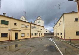 Las inmediaciones de la avenida de España, en la salida de Ciudad Rodrigo dirección Lumbrales, donde la Guardia Civil ha inspeccionado una vivienda.