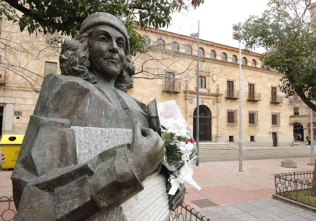 ¿Cree que el Gobierno debería sumarse a las actividades por el año de Carmen Martín Gaite?