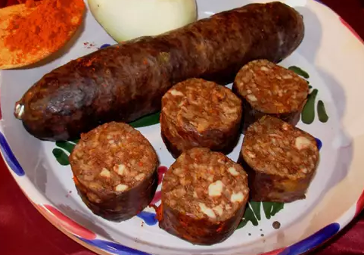 Imagen de un plato de morcilla.