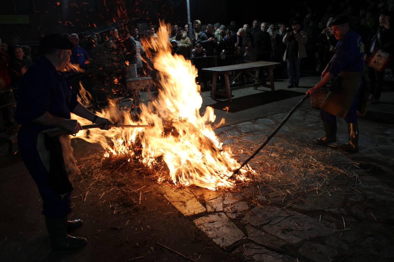 Guijuelo disfruta de su matanza nocturna