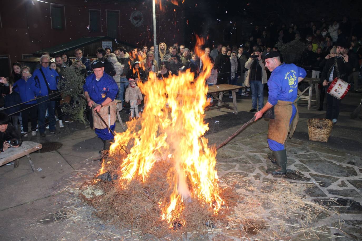 Guijuelo disfruta de su matanza nocturna