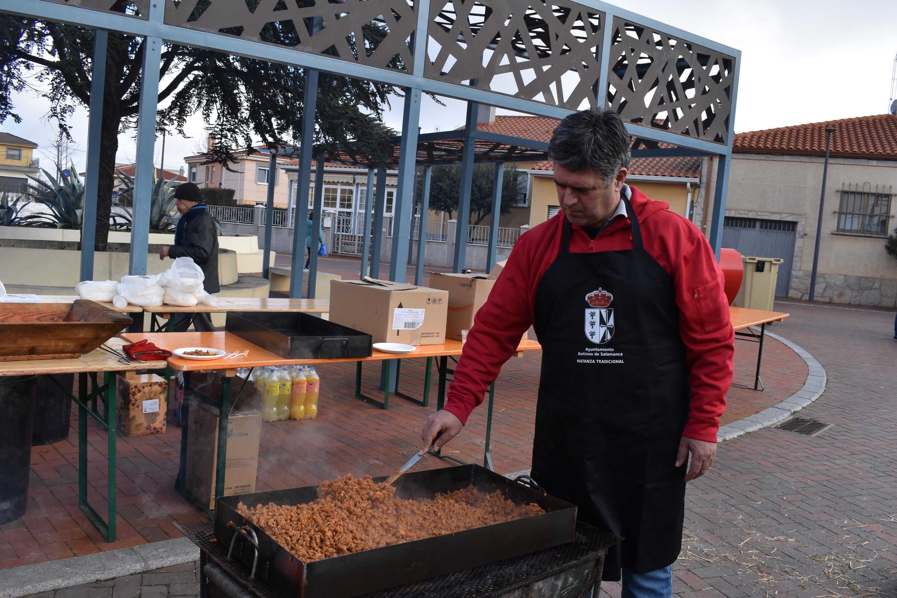 Convivencia, tradición y buen yantar en la matanza de Doñinos