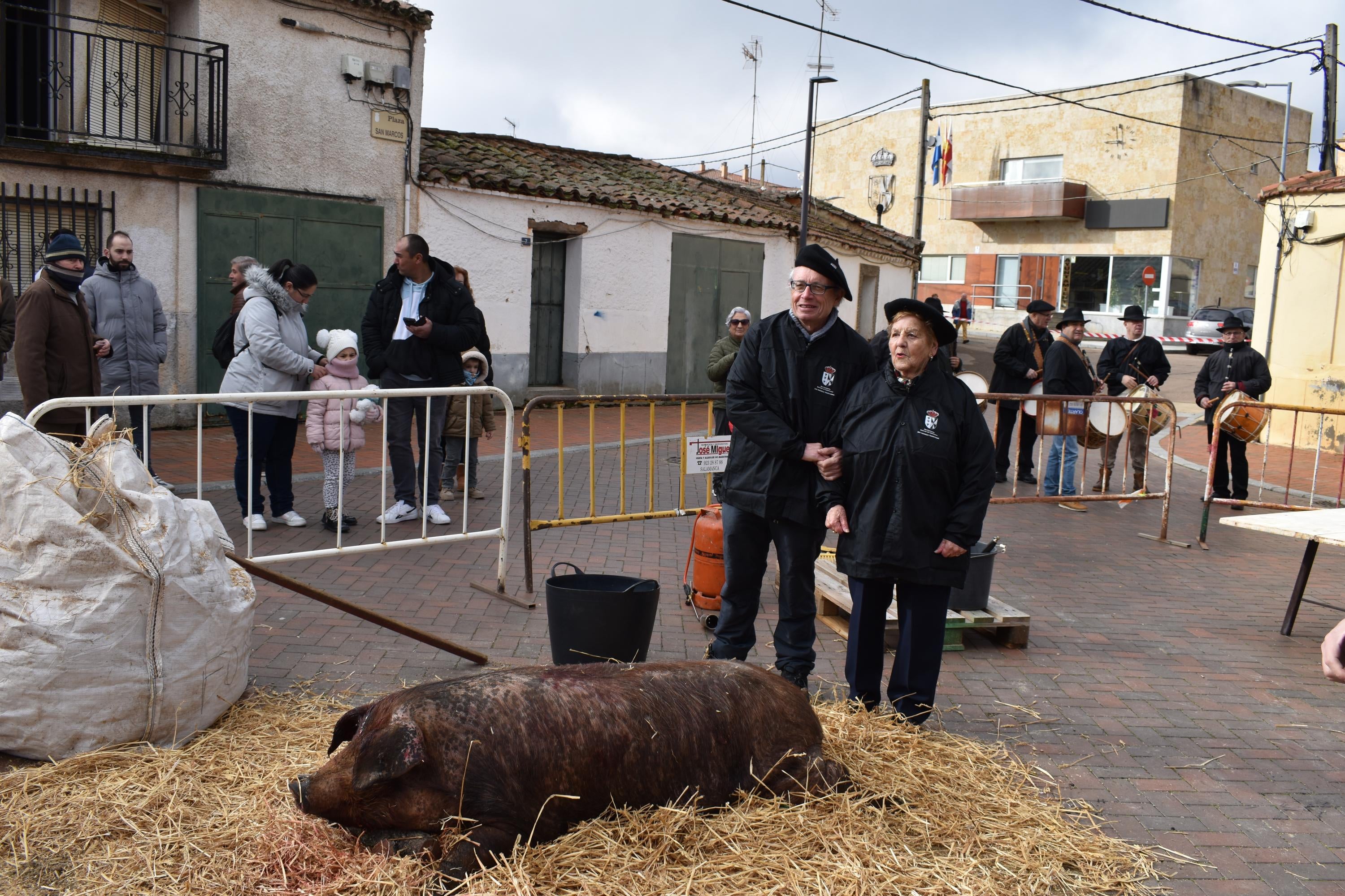 Convivencia, tradición y buen yantar en la matanza de Doñinos