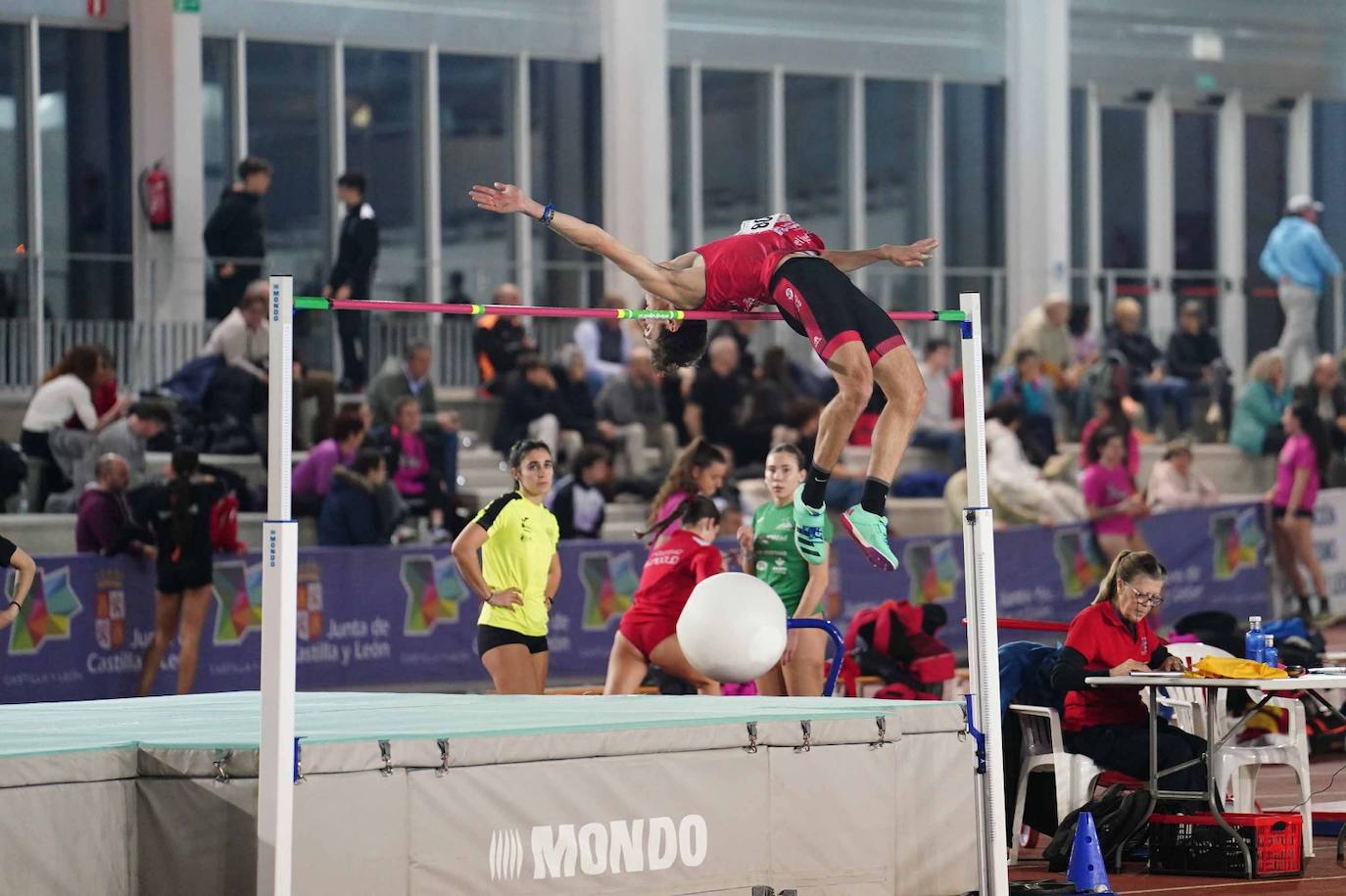 Las mejores imágenes de una gran tarde de atletismo culminada con el carrerón de Eva Santidrián