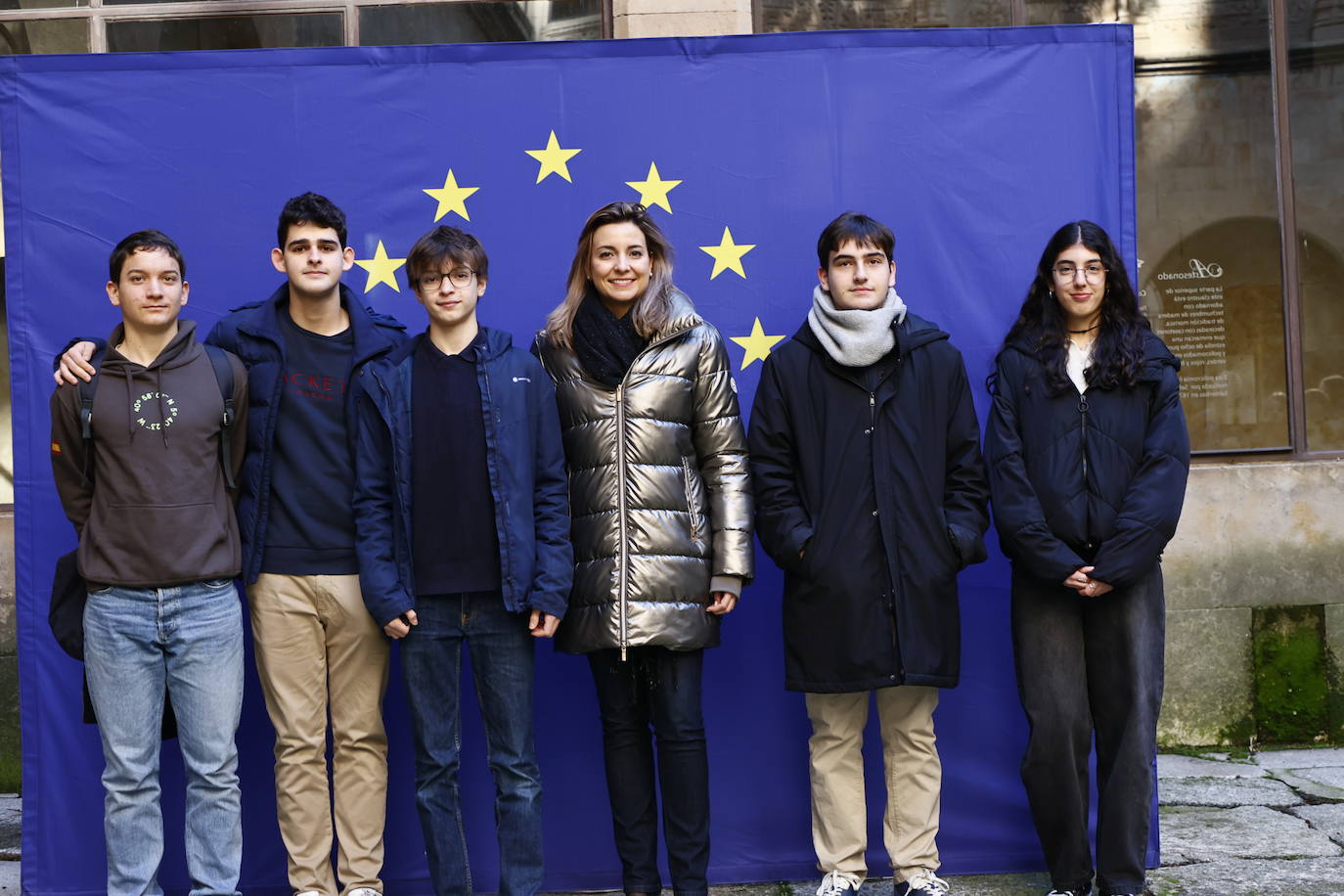 El equipo del Colegio Maristas junto a la directora de Acción Exterior.