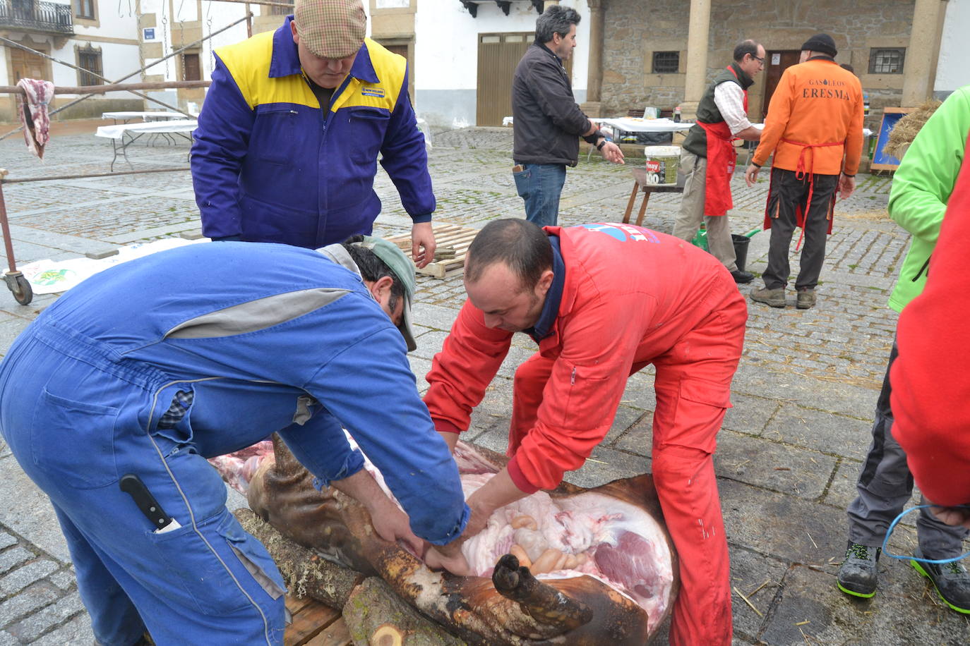 La tradición de la matanza reluce en Lumbrales