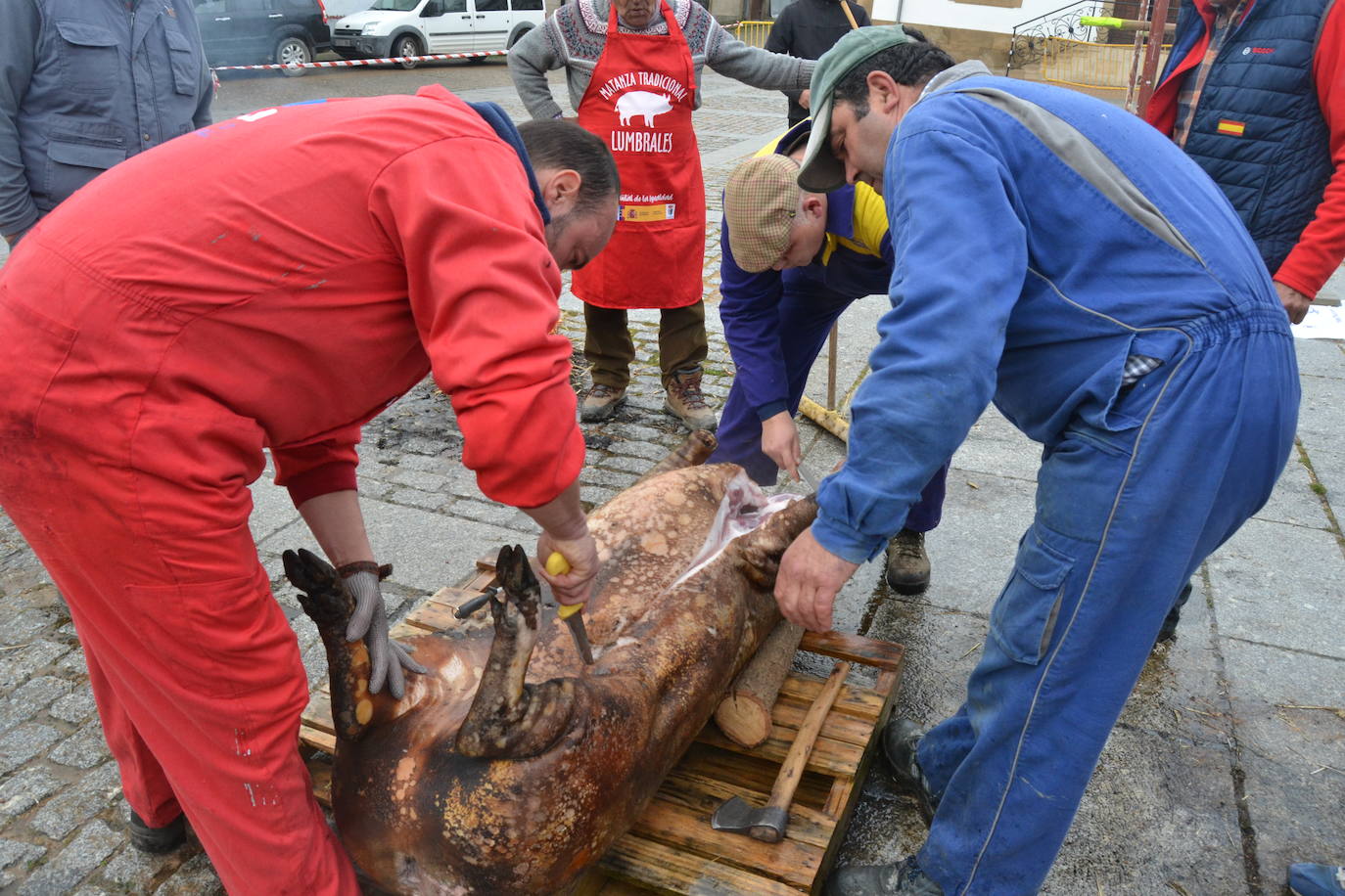 La tradición de la matanza reluce en Lumbrales