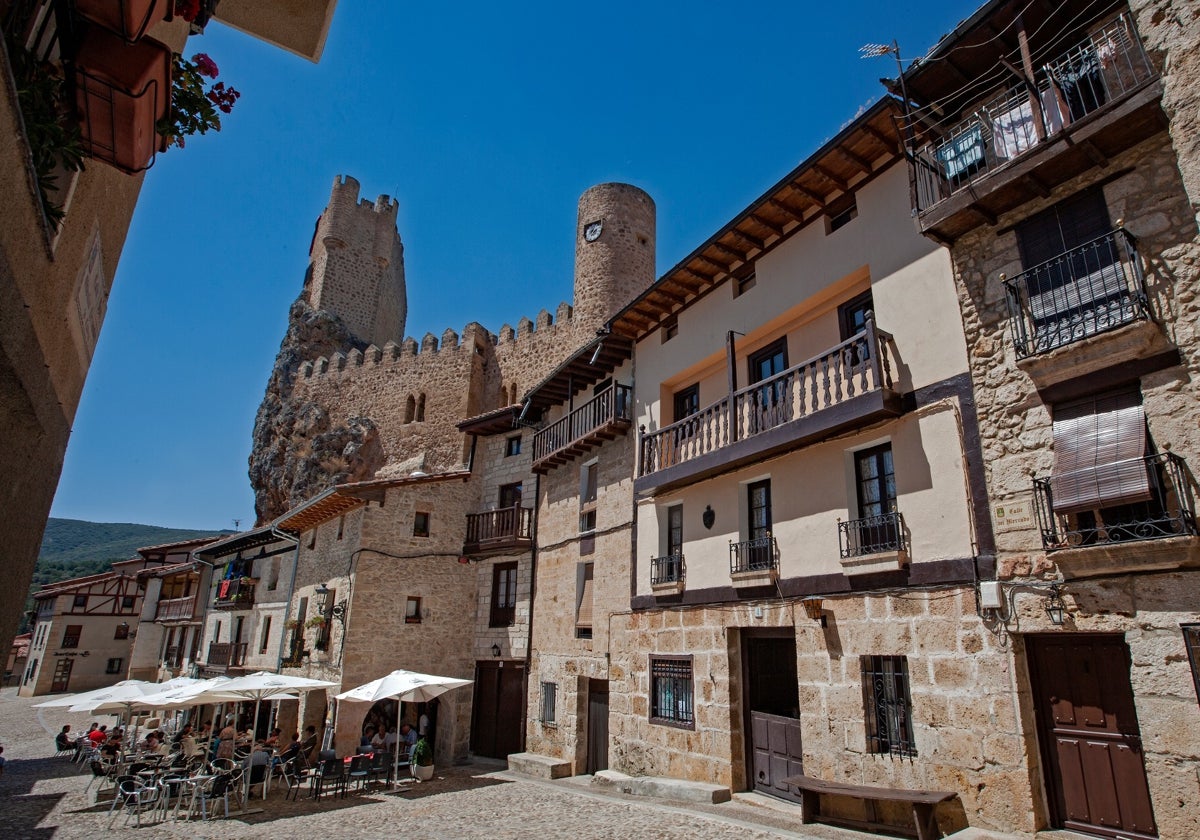 El municipio y la ciudad española al norte de la provincia de Burgos de Frías.