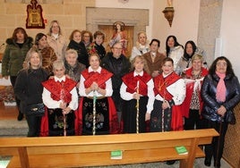 Las águedas de Fuenterroble, junto a la santa en la ermita del Santo Cristo del Socorro