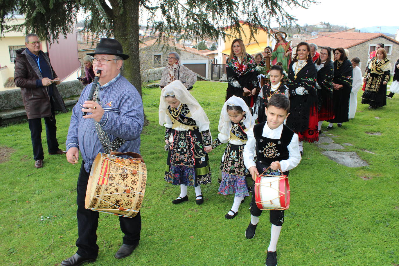 Las mujeres de Los Santos se vuelcan con las celebraciones en honor a Santa Águeda