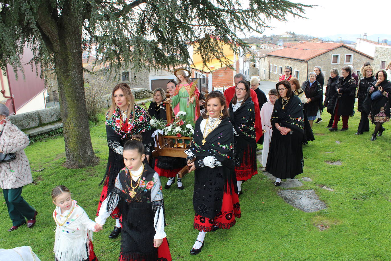 Las mujeres de Los Santos se vuelcan con las celebraciones en honor a Santa Águeda