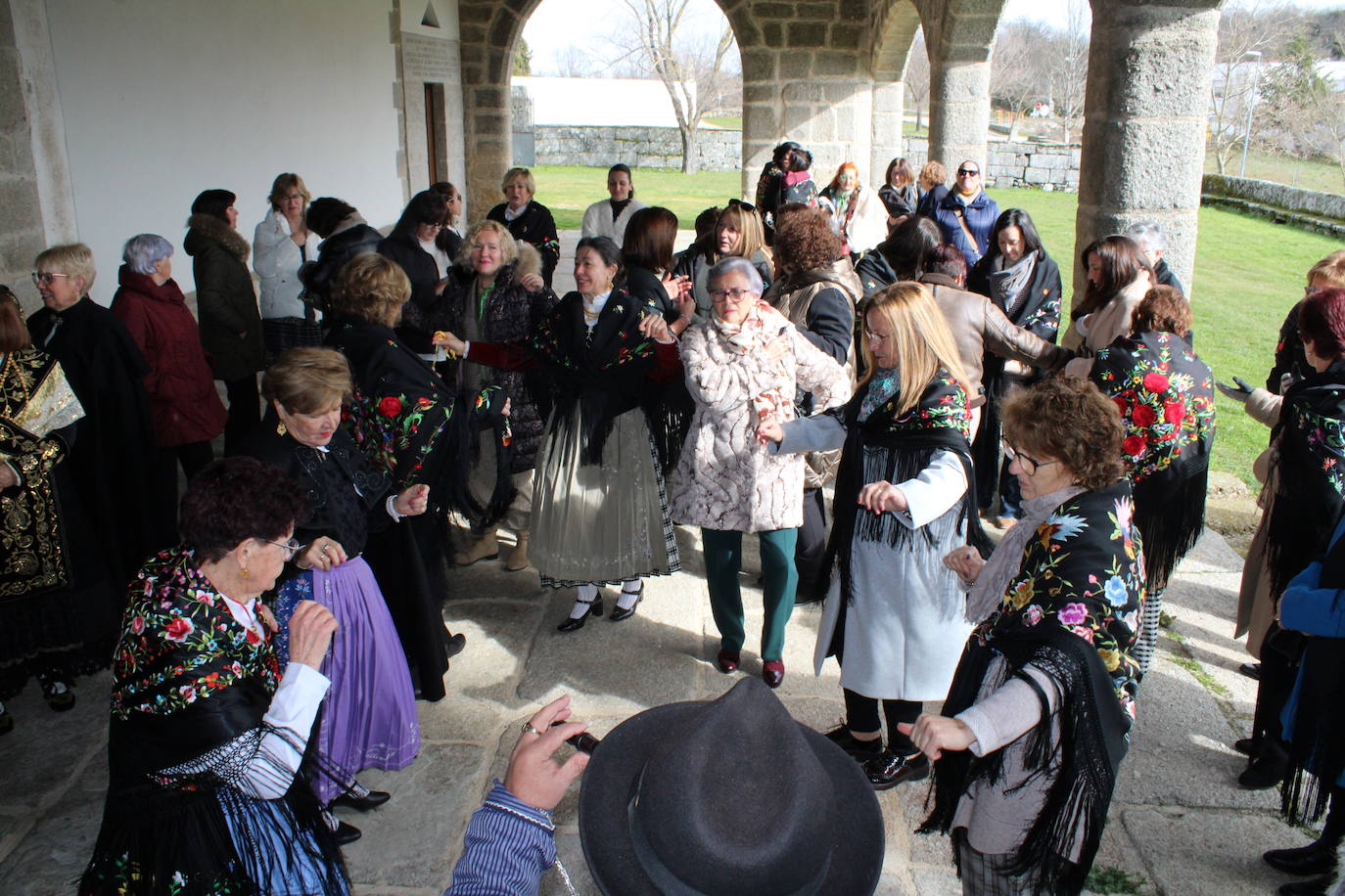 Las mujeres de Los Santos se vuelcan con las celebraciones en honor a Santa Águeda