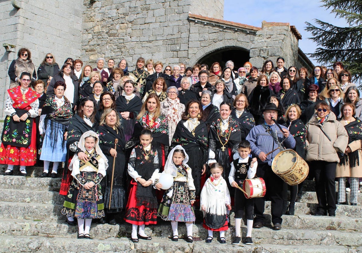 Las mujeres de Los Santos se vuelcan con las celebraciones en honor a Santa Águeda