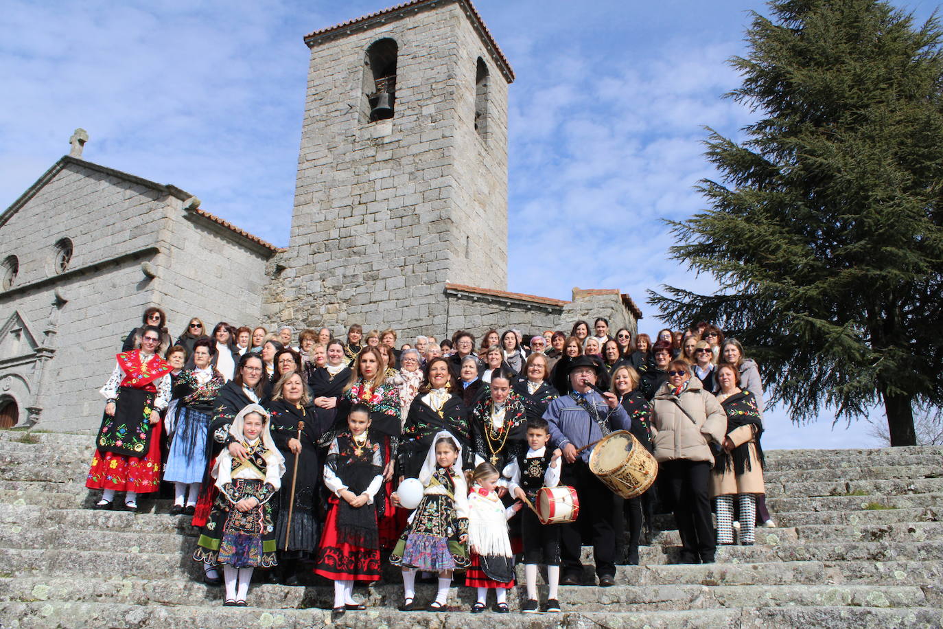 Las mujeres de Los Santos se vuelcan con las celebraciones en honor a Santa Águeda