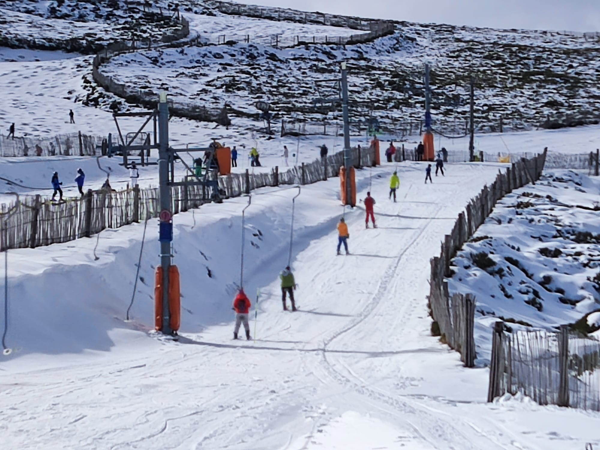 La Covatilla cierra su primer fin de semana de apertura con 3.400 personas para disfrutar de la nieve