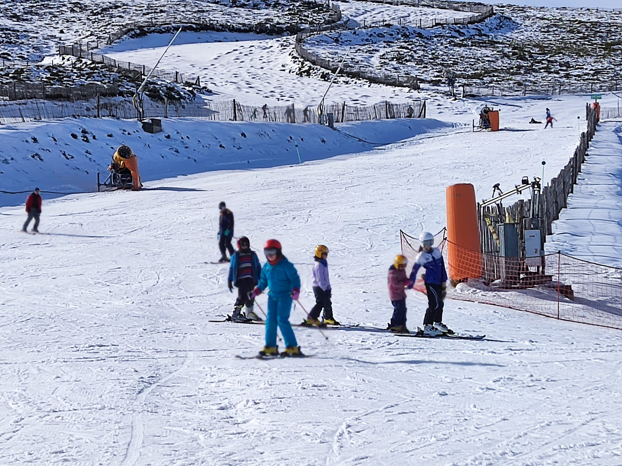 La Covatilla cierra su primer fin de semana de apertura con 3.400 personas para disfrutar de la nieve