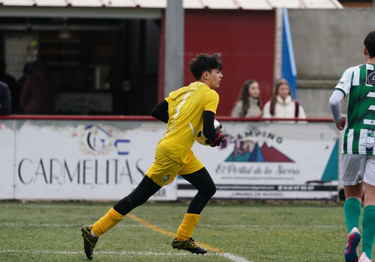 Pablo Berrocal, cadete del CD Guijuelo, segundo portero con menos goles concedidos de todo el fútbol base salmantino.