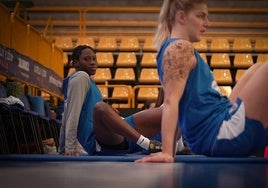 Sika Koné y Maria Jespersen, en el entrenamiento de este miércoles en Würzburg.