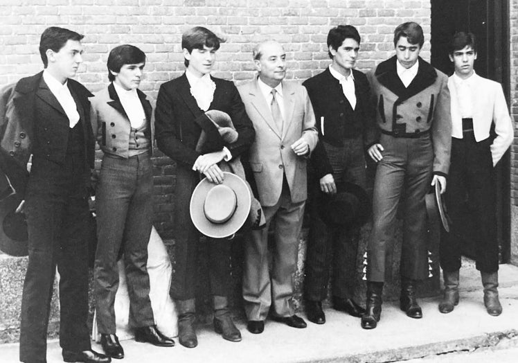 Julio Norte, José Ángel Méndez, José Luis Ramos, Joselito Muñoz, Mario Herrero y Daniel María, en el cierre del curso inaugural de la Escuela en La Glorieta, el 28 de octubre de 1985.