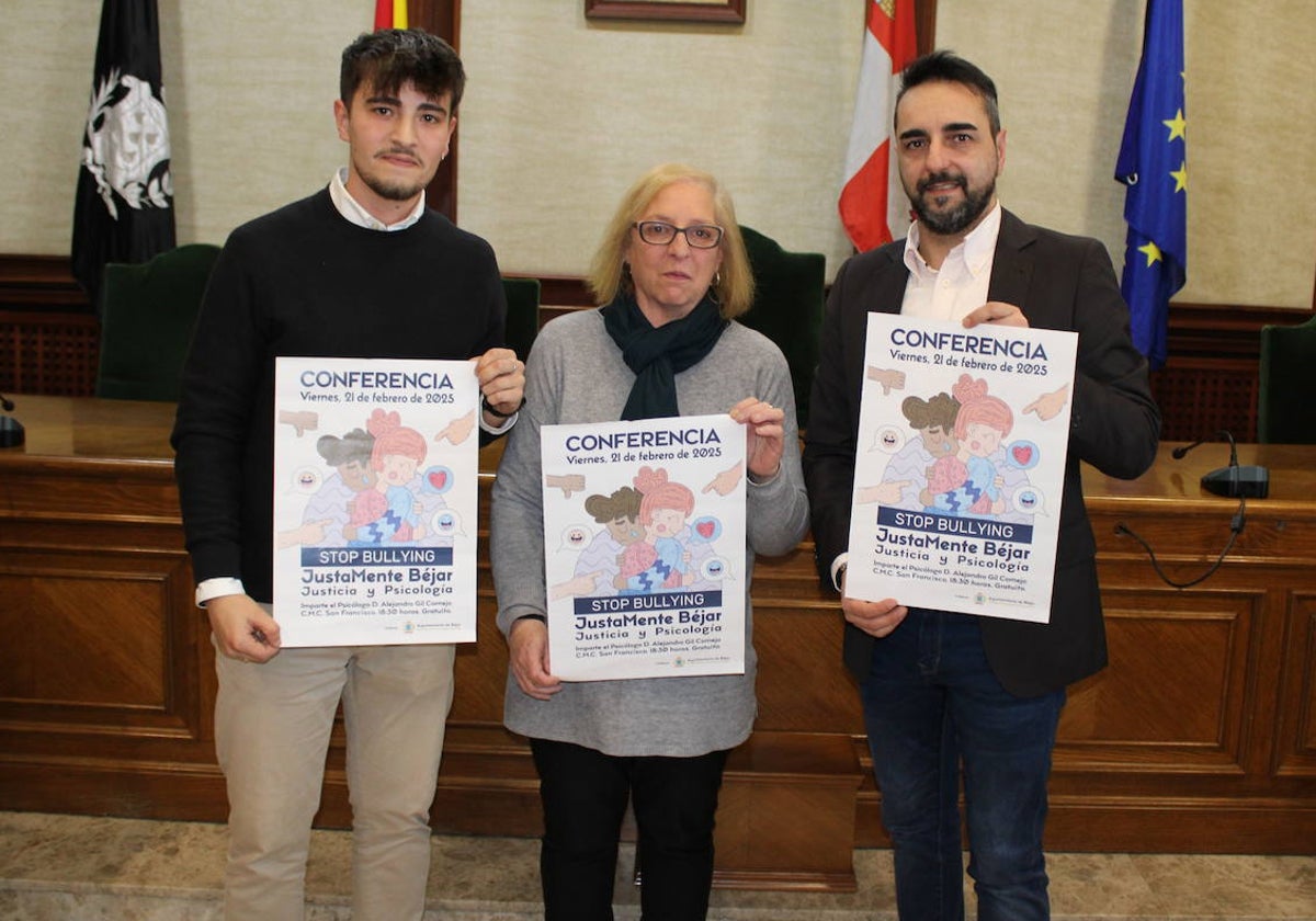 Alejandro Gil Cornejo, Maite Crego y Javier H. Carrión presentaron la iniciativa.