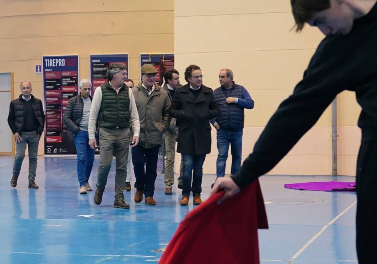 Alumnos de la primera promoción de la Escuela taurina, en su reencuentro 40 años después.