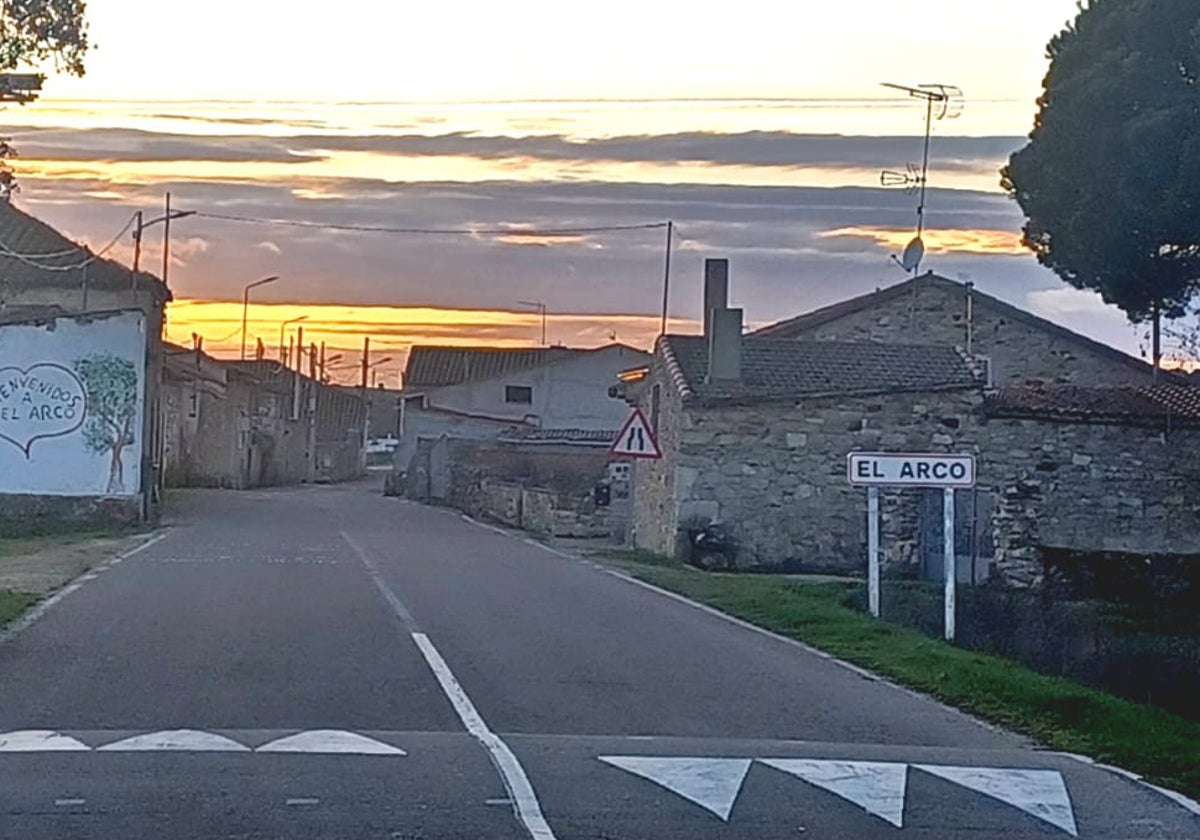 Entrada de la localidad de El Arco.