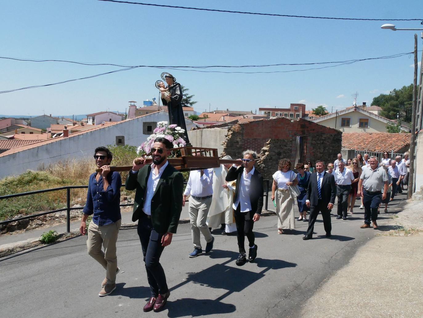 Procesión de honor de San Antonio de Padua, en Frades de la Sierra.