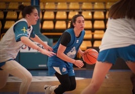 Marija Lekovic, perseguida por Iyana Martín en el entrenamiento de este sábado en Würzburg.