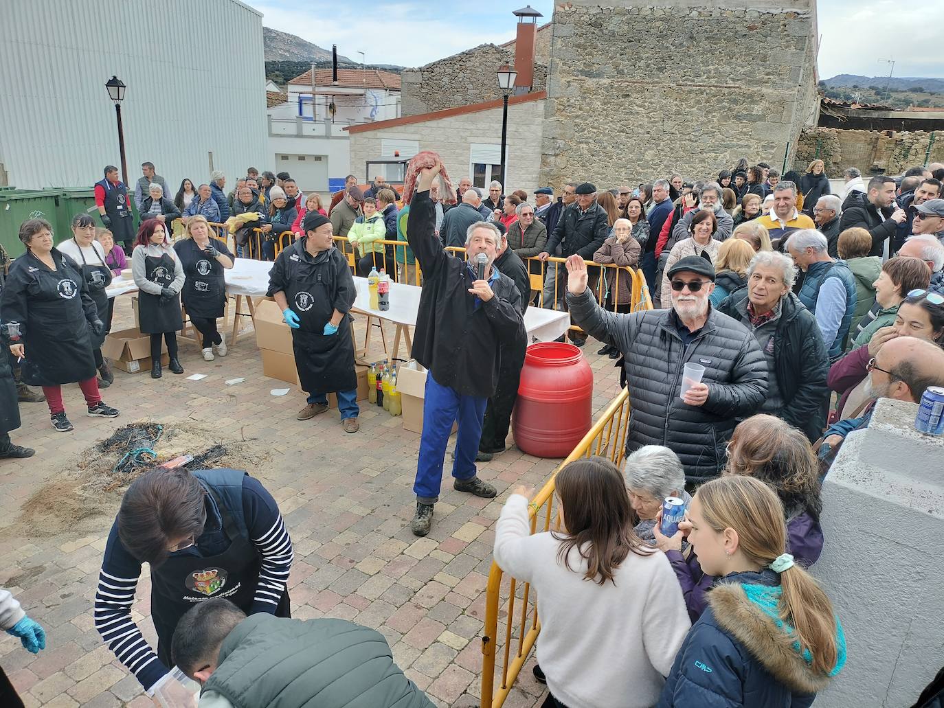 Santibáñez de Béjar disfruta de una multitudinaria fiesta de la matanza