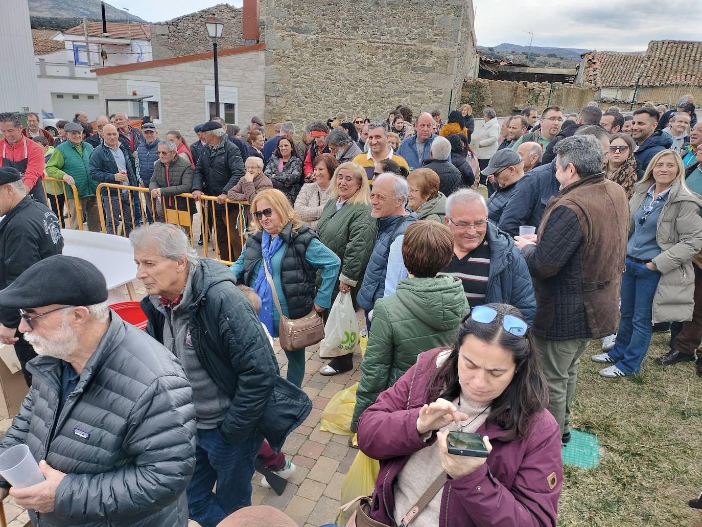 Santibáñez de Béjar disfruta de una multitudinaria fiesta de la matanza