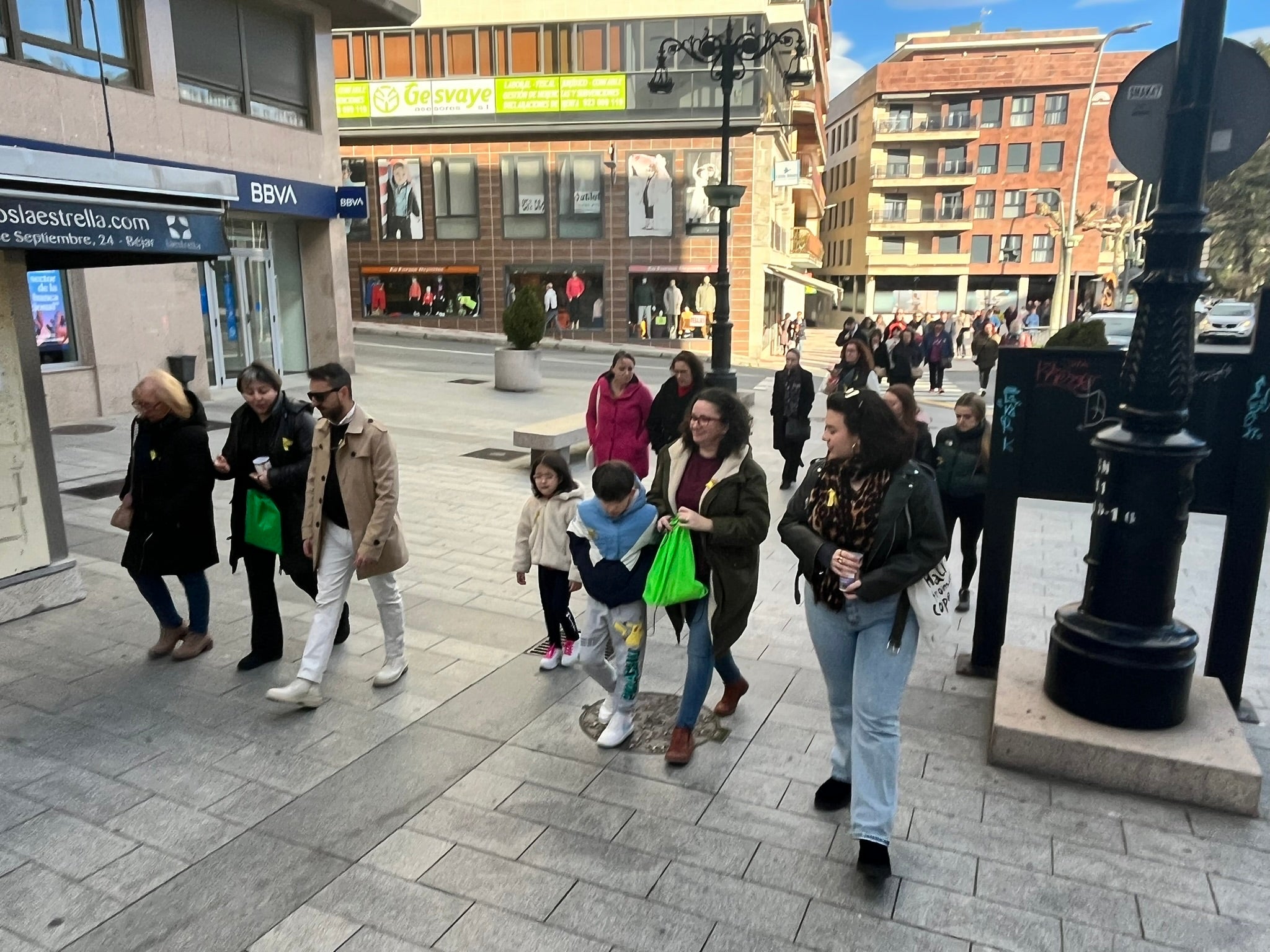 Béjar colabora con la lucha contra el cáncer infantil en la V marcha dorada