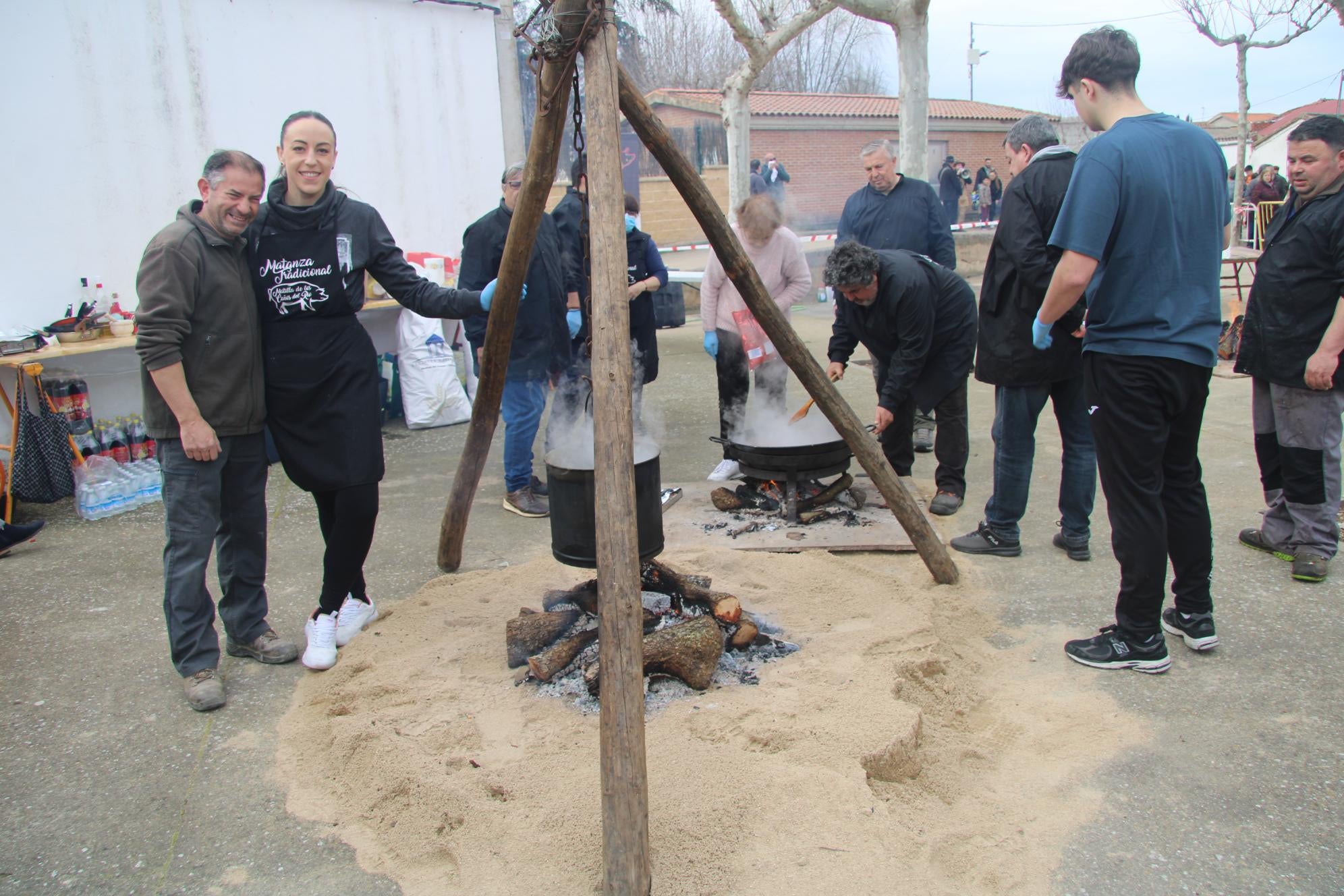 El público honra la fiesta de la matanza tradicional en Matilla de los Caños