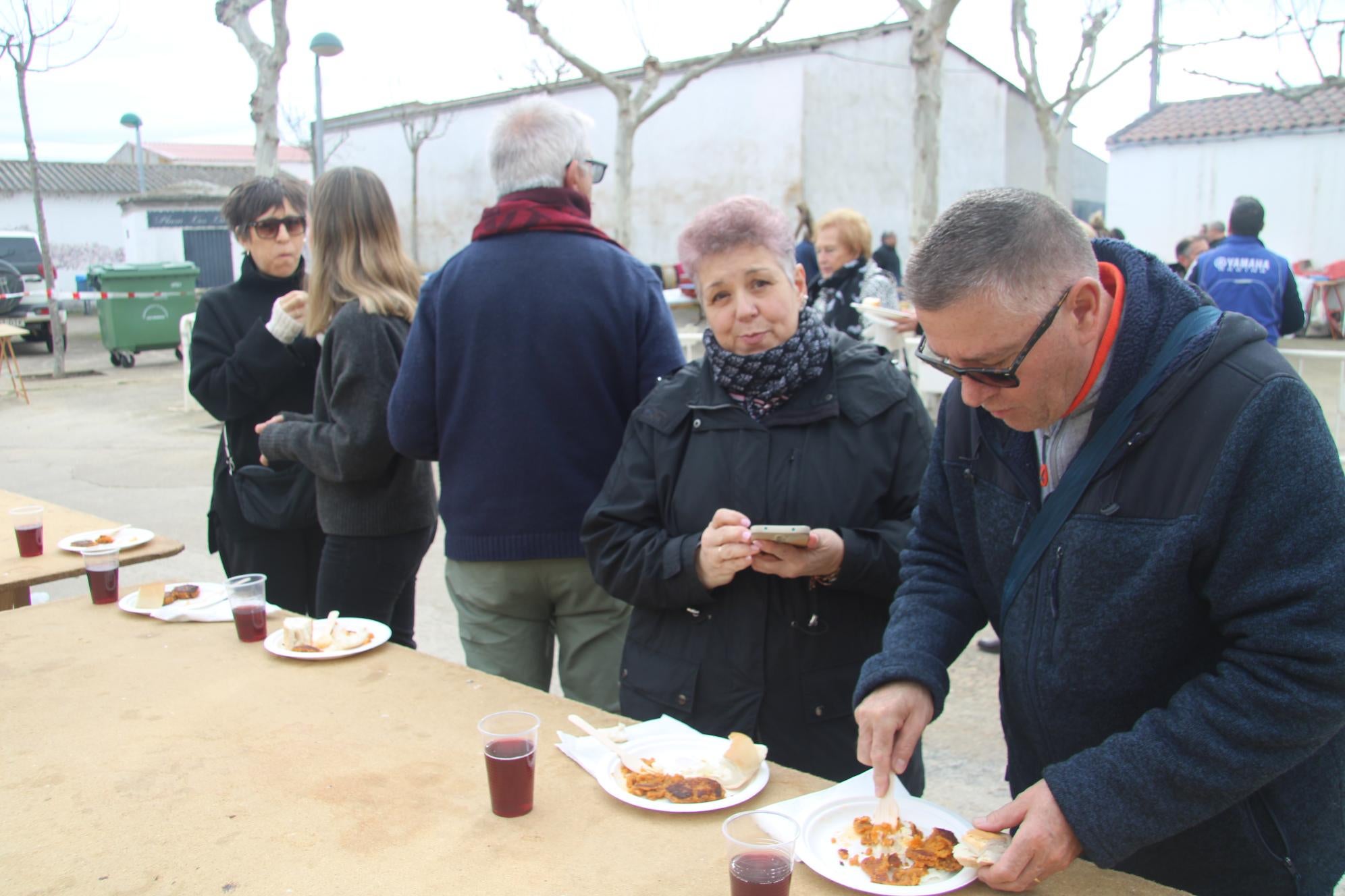 El público honra la fiesta de la matanza tradicional en Matilla de los Caños