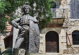 Monumento a El Salamanquino, en la plaza de toros de El Castañar de Béjar.