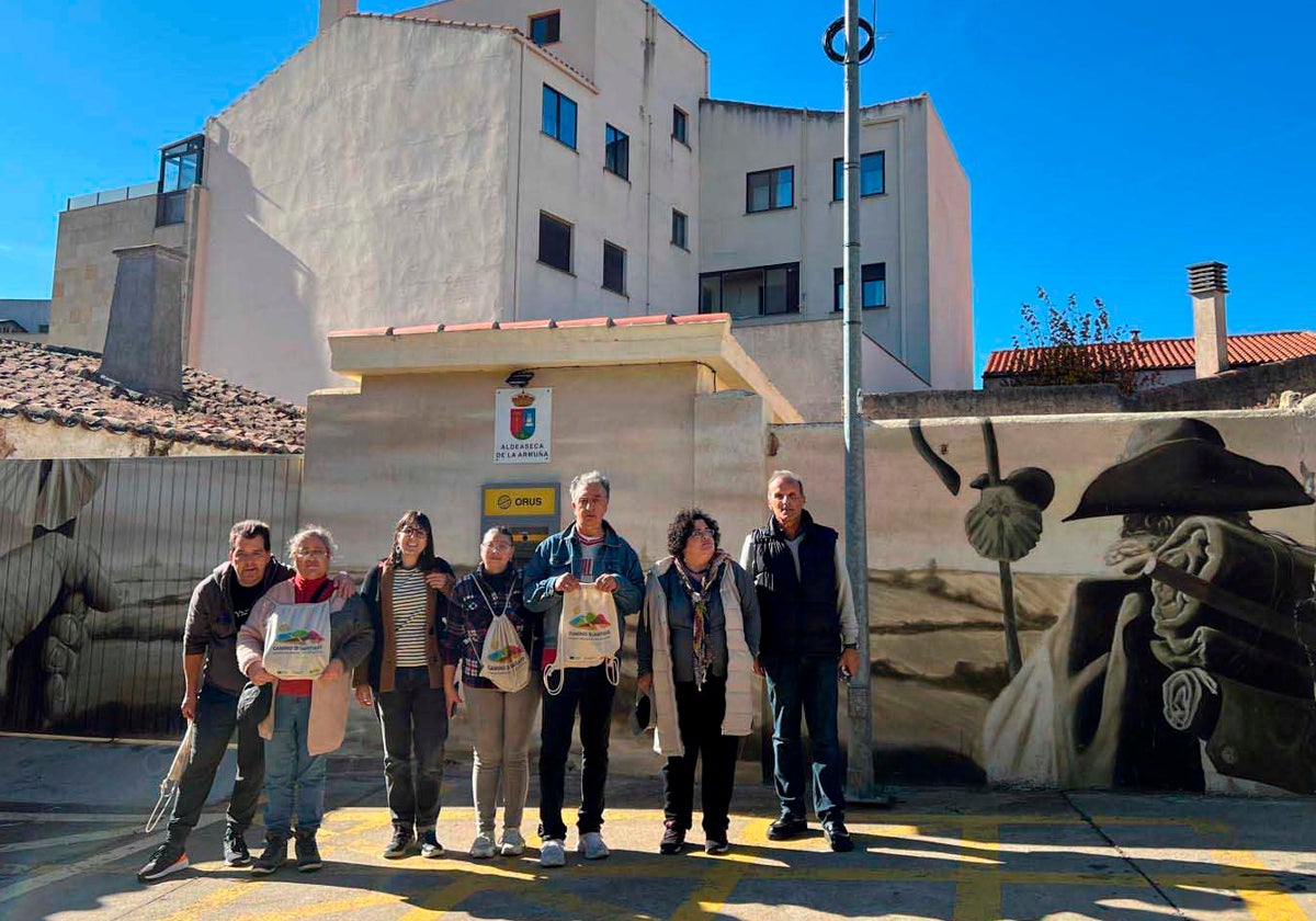 Parte del equipo de trabajo en una de las salidas para revisar el Camino de Santiago en su tramo de 37 kilómetros.