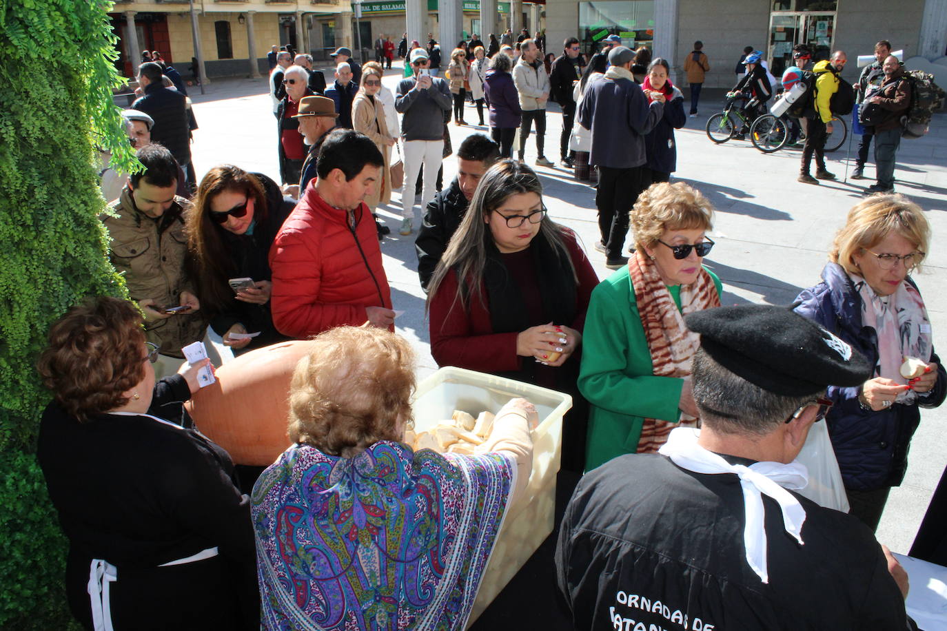 Guijuelo disfruta de una animada fiesta del mondongo